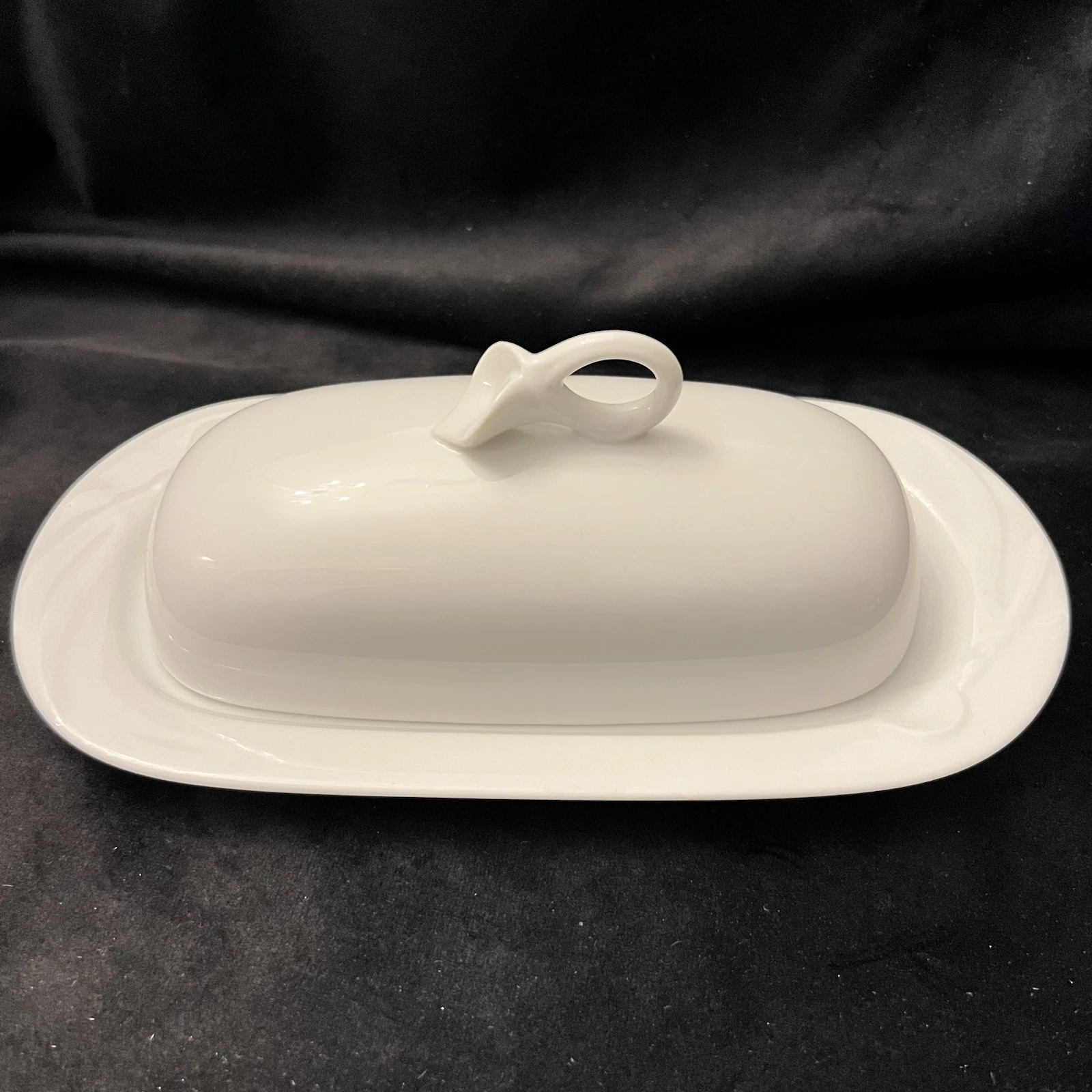 Mikasa Classic Flair White Calla Lily K1991 Helena Uglow Covered Butter Dish