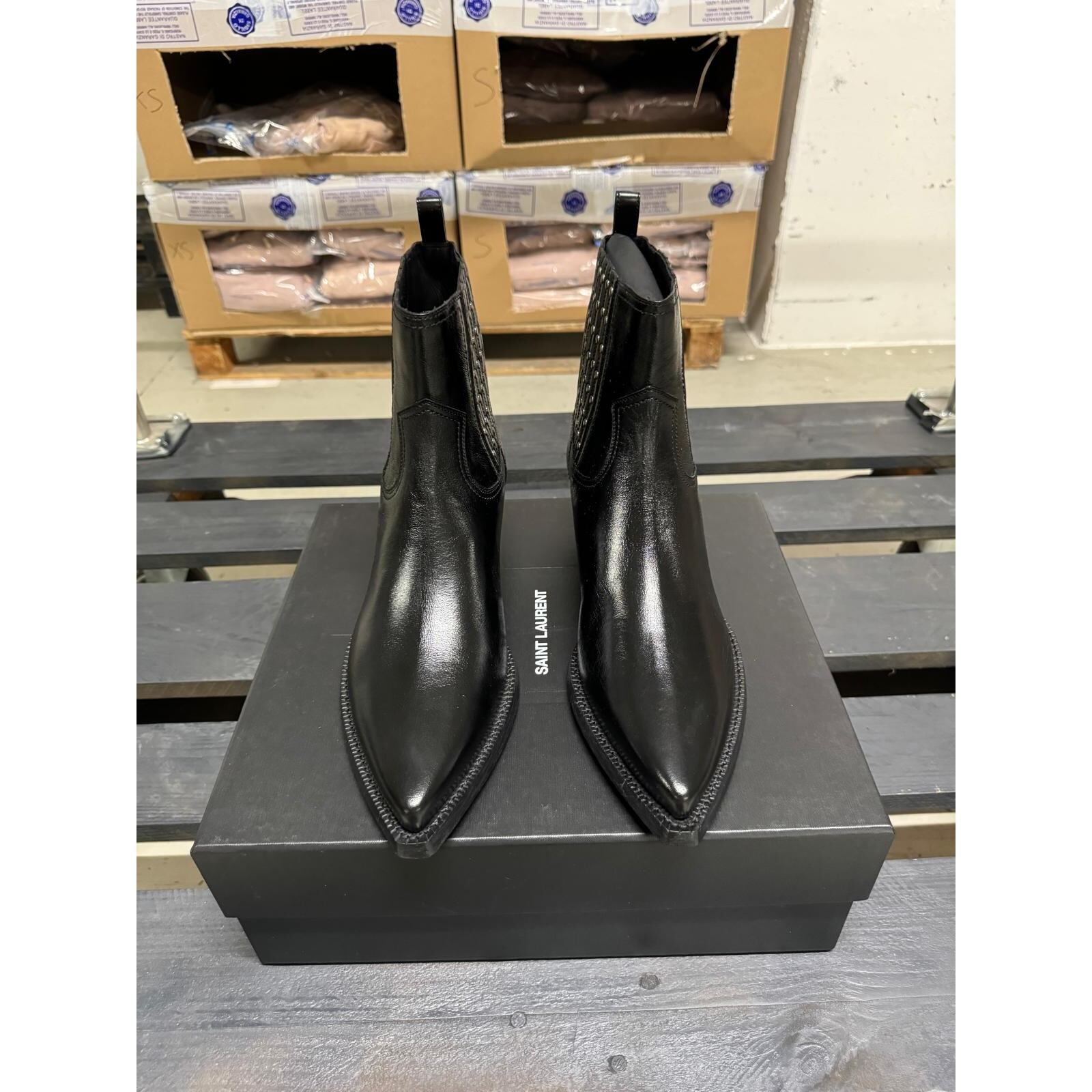 Saint Laurent Paris 540504 Lukas Stivaletto in pelle con borchie nero nuovo con etichette 44 5