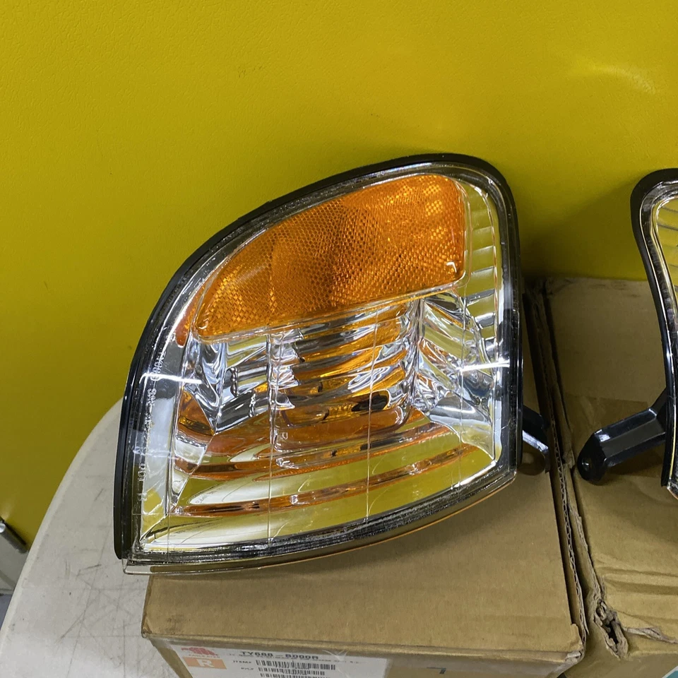 EAGLE EYES FRONT INDICATOR LIGHT TURN SIGNAL R & L FOR 00-04 TOYOTA TUNDRA - Image 3 of 4