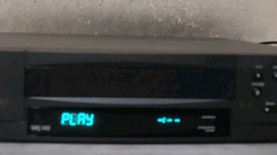 PHILIPS VIDEOREGISTRATORE VHS 3 TESTINE CON TELECOMANDO  - Immagine 3 di 4