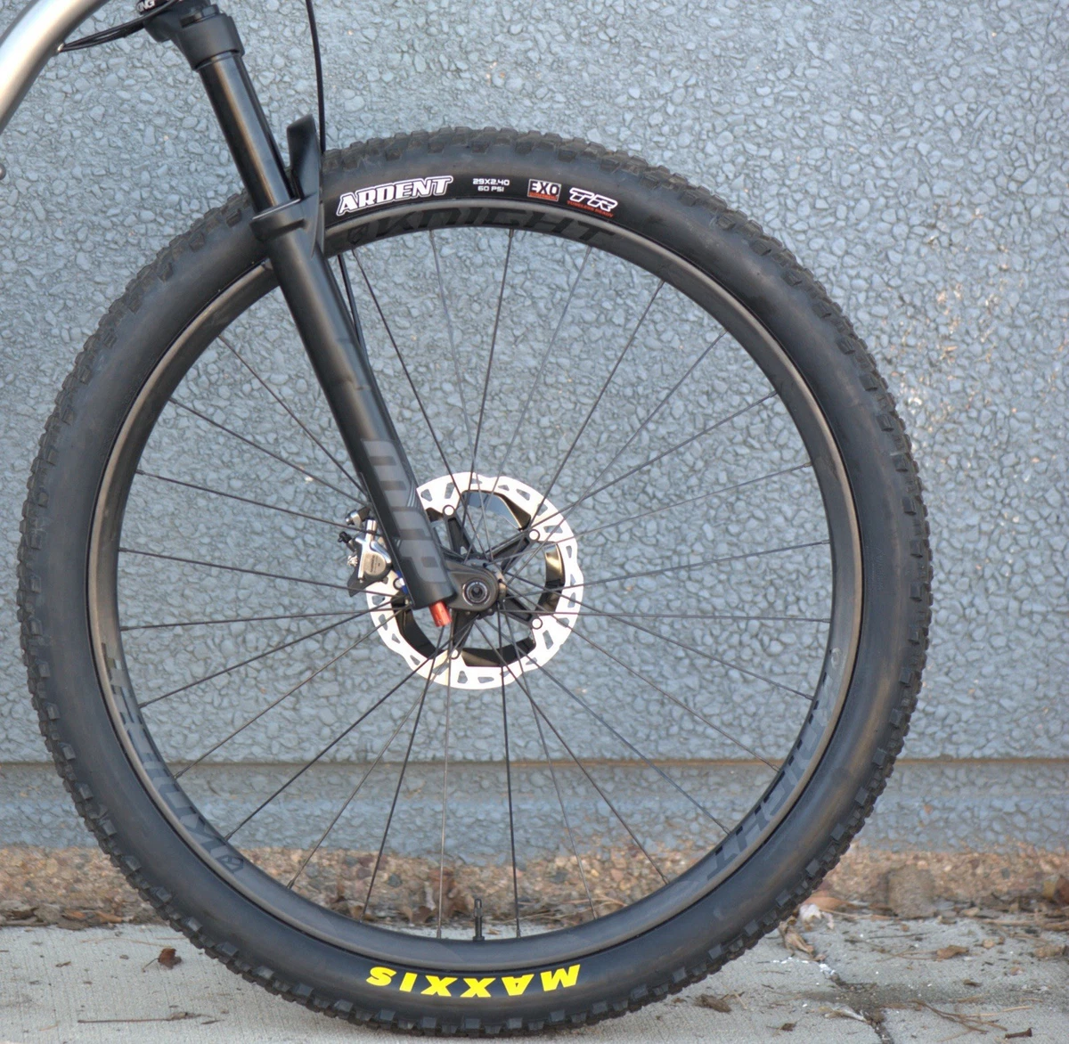 Tufo Comtura 5tr 28 Tubeless - Pneus Pour Vélos De Route | Nencini Sport Tufo Comtura 5tr 28 Tubeless - Pneus Pour Vélos De Route | Nencini Sport