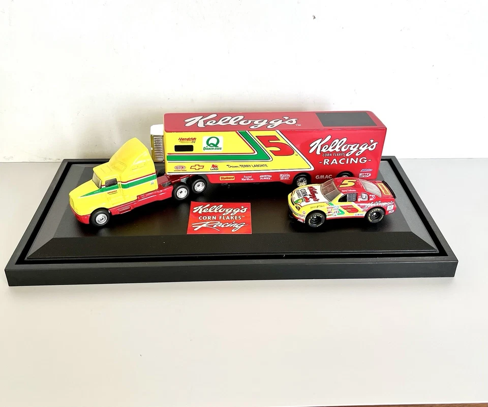 1997 MATCHBOX KELLOGG'S CORN FLAKES RACING - 18 WHEELER AND CAR - LTD EDITION. - Image 2 of 4