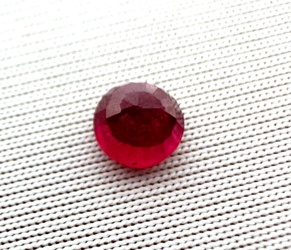 Lab Created 4mm Ruby, Exquisite Gemstone for Jewelry, Perfect Engagement Ring - Image 2 of 4