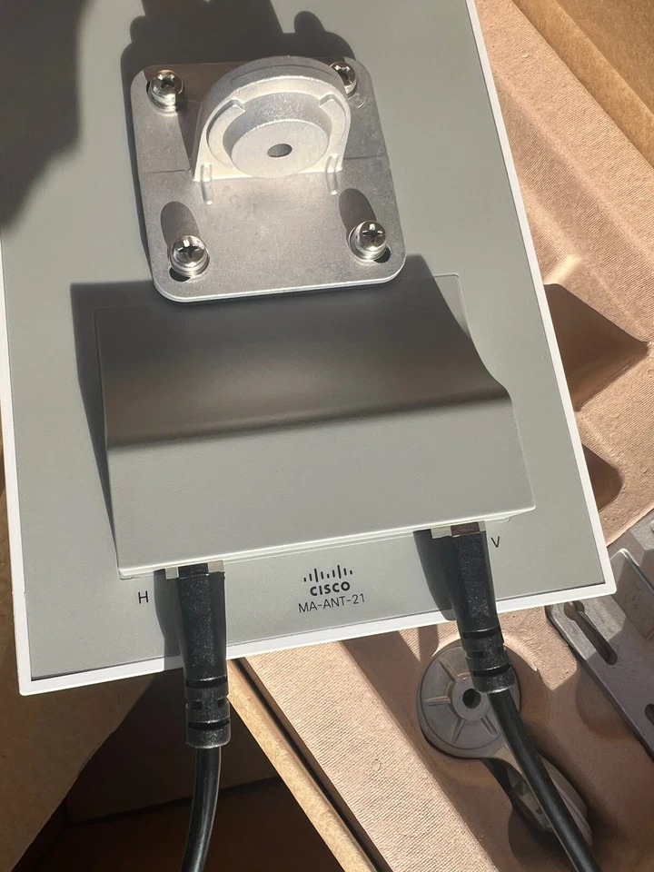 Cisco Meraki MA-ANT-21 5 GHz 13 dBi Wireless Access Point Sector Antenna - Image 4 of 4