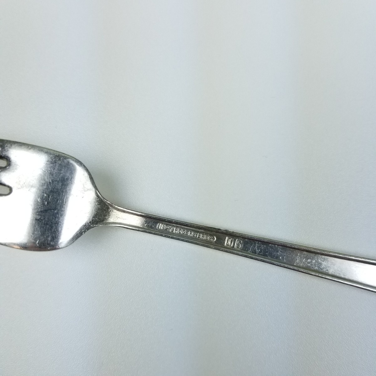 【Rogers Bros】 First Love ディナーセット 4名用24本 First Love by 1847 Rogers Bros IS 4-piece Place Setting