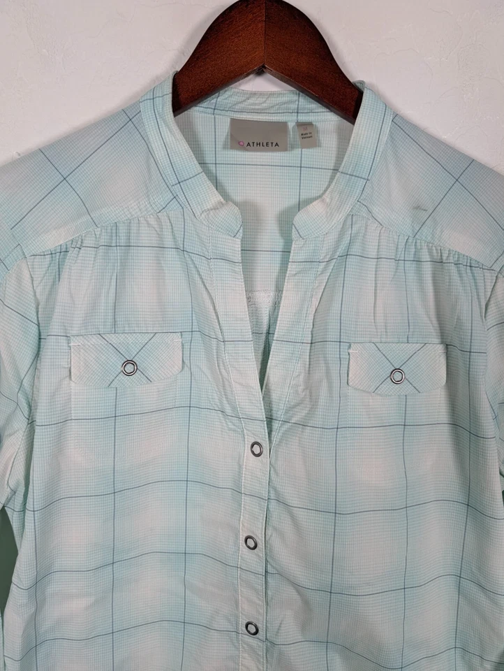 Top Athleta para mujer mediano verde a cuadros manga larga con lengüeta enrollable bolsillos senderismo Foto 4 de 4