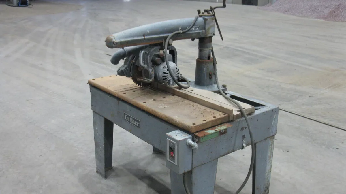VINTAGE DEWALT Radial Arm Saw Model GP