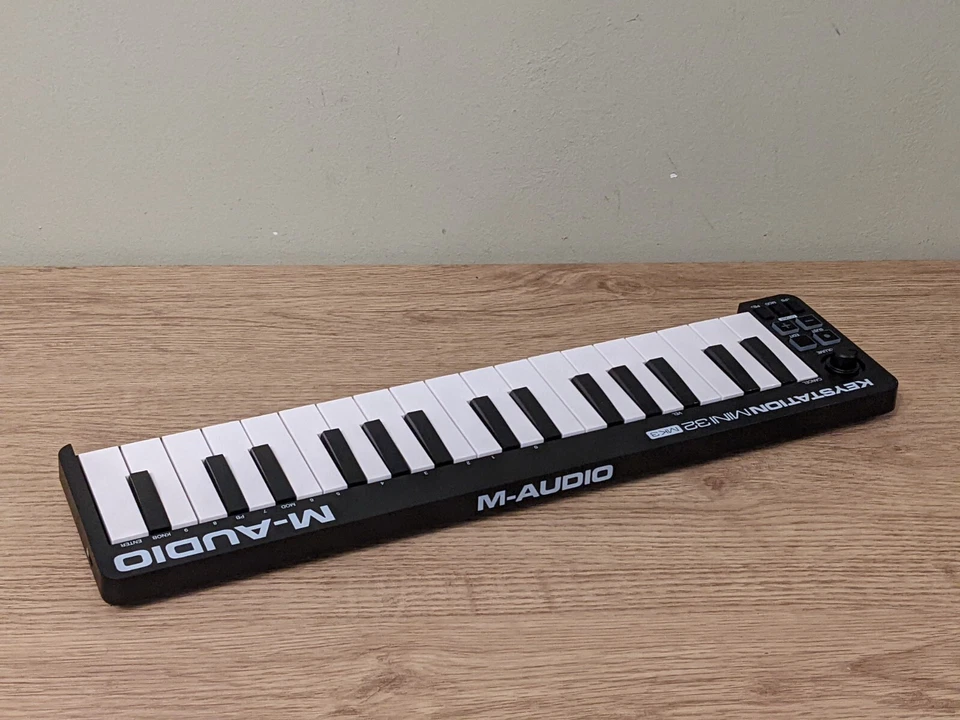 M-Audio Keystation Mini 32 MK3 USB MIDI keyboard portable controller mini keys - Image 4 of 4