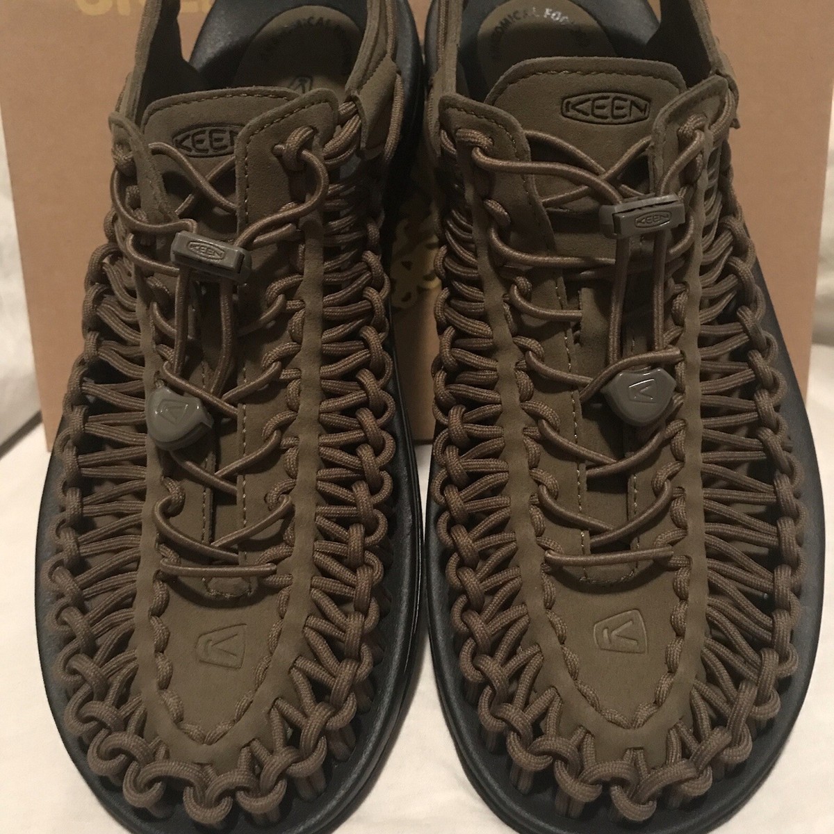 NEW KEEN UNEEK Men's Size 7.5 M Classic 2 Cord Sandals Dark