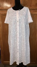 Vintage Lorraine Housecoat Duster Robe 1XL Floral Made In USA Snap Buttons Lace