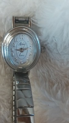 affinity  Quartz Analog Wristwatch Silver Dial Round Stainless Steel Bracelet