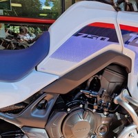 Aufkleber 3D Motorrad Kompatibel Mit Honda Transalp XL750 2023-2024 Tank Side