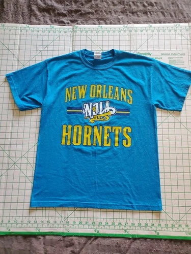 Vintage Y2K New Orleans Hornets NBA Basketball NOLA Logo T-shirt Med