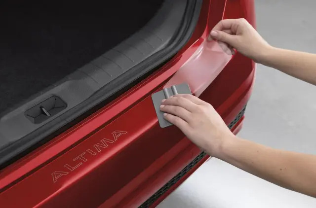 Protector de parachoques trasero negro para Nissan (P/N T99B2-6CA1B)