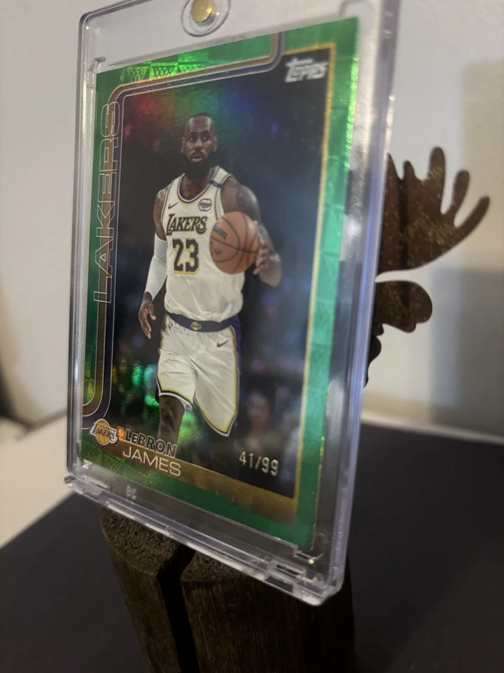 2025 Topps LeBron James Green Foil Tipoff /99 Los Angeles Lakers - Imagem 3 de 4