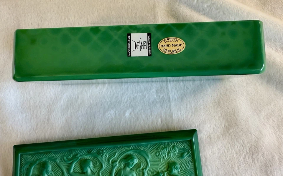 Desna Checa Malaquita Verde Rectangular Relieve Figuras Baratija Caja astillada Foto 4 de 4