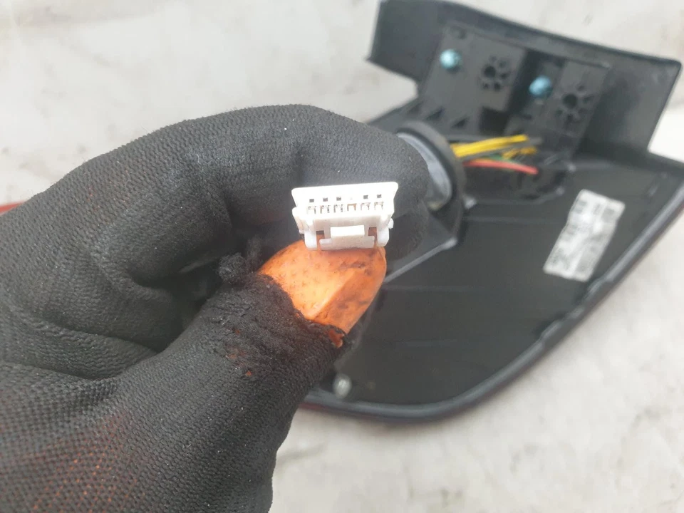 HYUNDAI I20 Taillight Lamp Off Side Right Rear Outer 3 Door LED 2015 Mk2   - Image 3 of 4