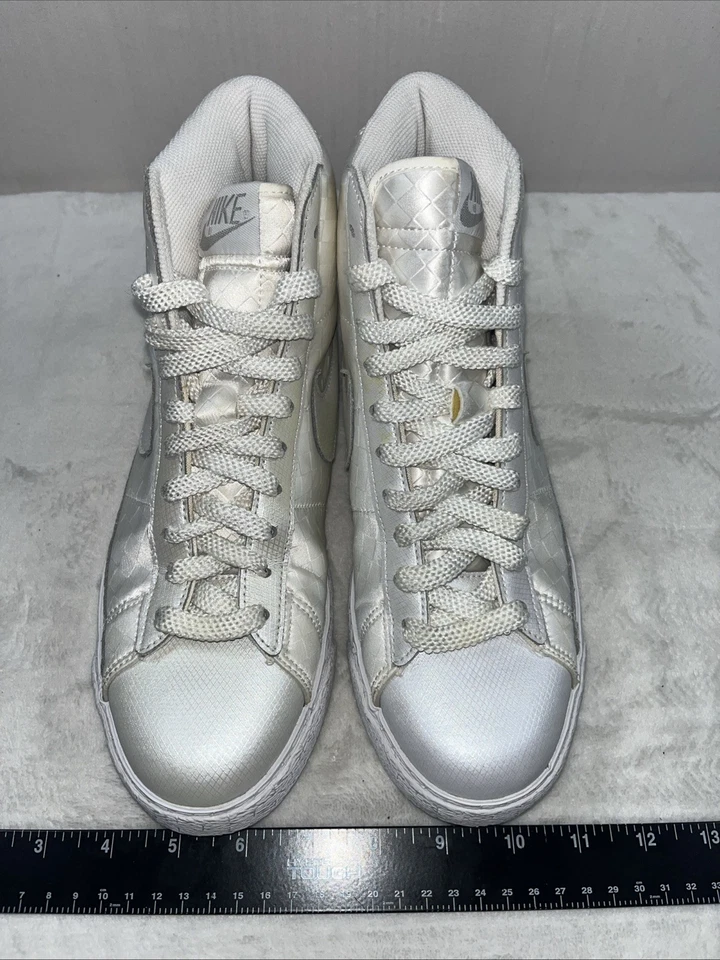 Tênis Nike Feminino Blazer Médio Top Xadrez Branco Tamanho 8.5 Elegante  - Imagem 3 de 4