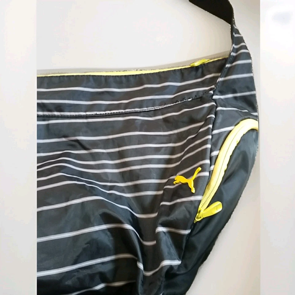 PUMA - Bolso regular mediano de lona hobo estilo libre para mujer - negro y amarillo - RK Foto 2 de 4