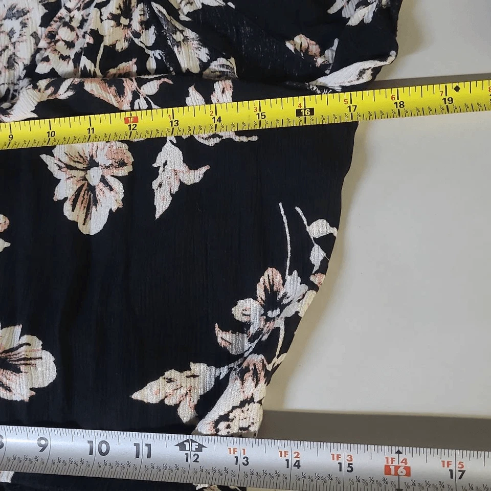Macacão Aeropostale floral perna larga preto bege halter top feminino médio - Imagem 4 de 4