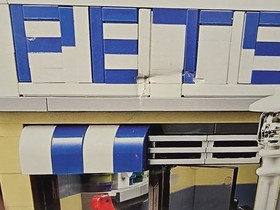 LEGO Creator Expert: Pet Shop 10218 NEW IN PACKAGE 2032 PCS READ 