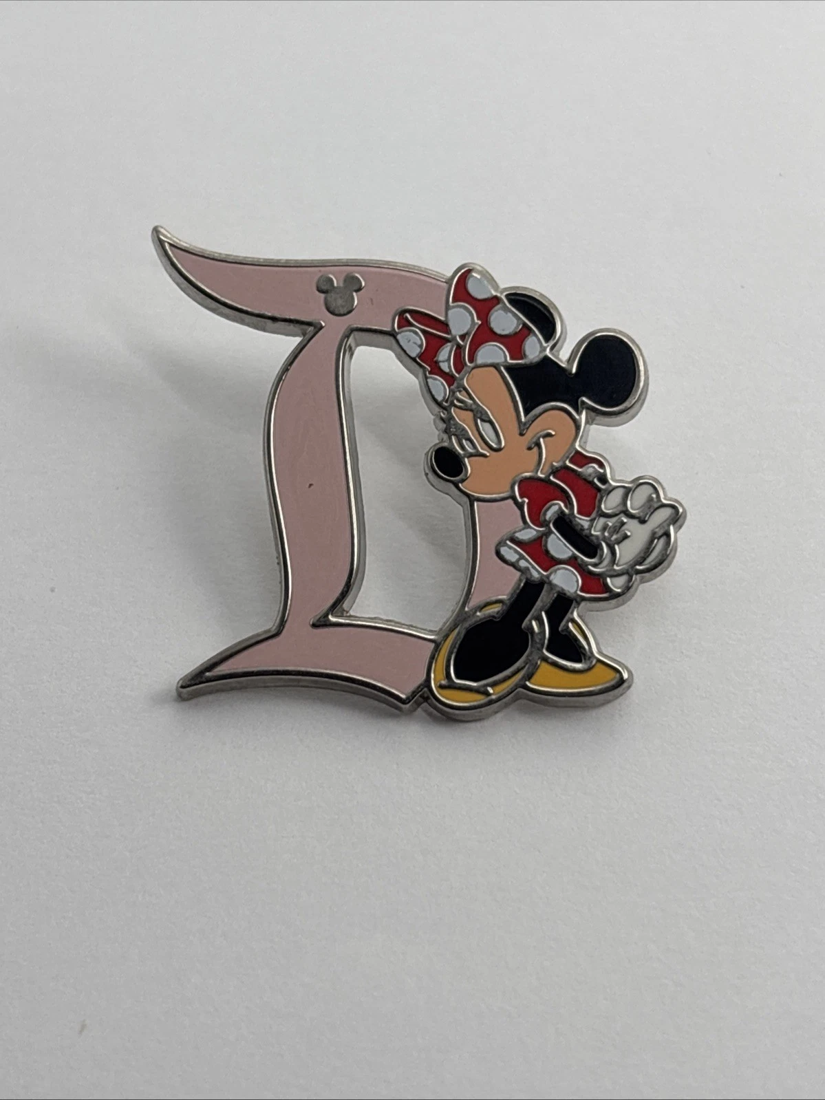 MINNIE MOUSE CHASER Disneyland D Series DLR Hidden Mickey Pin 2020 VERY RARE