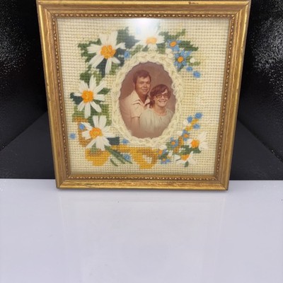Vtg Needlepoint Gold Photo Frame White Daisies #5613 Sunset Designs. Ephemera.