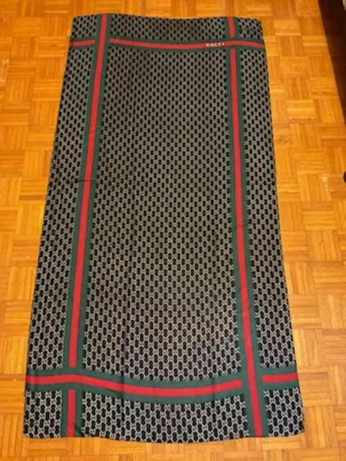 Gucci écharpe en soie châle silencieux étole wrap accessoire 100% logo GG Italie