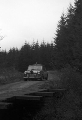 T Paton & R Dixon, Morris Rally Car 1962 Motor Racing Old Photo 1