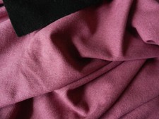 TISSU FUSCHIA VELOUTE -  AMEUBLEMENT   édit "CASAMAN.. MANAD." TAPISSIER