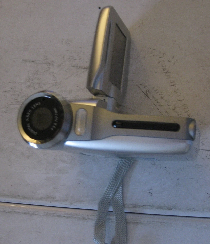 CAMESCOPE VIVITAR DVR 510 - Photo 2/4