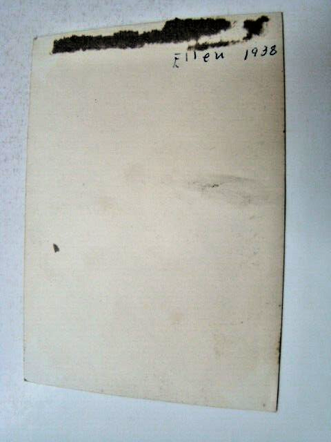 Abito da cowboy vintage bambina e cappello su pony fotografia 1938