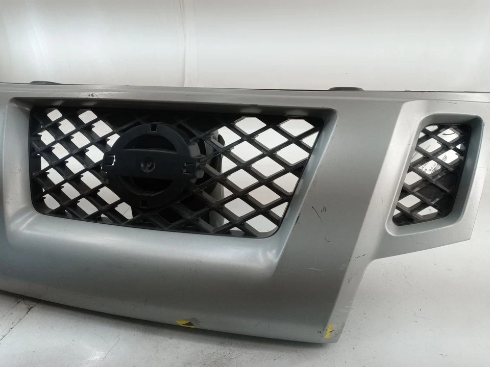 Grelha de radiador dianteiro Nissan Xterra 2010-2013 fabricante de equipamento original usada testada - Imagem 2 de 4