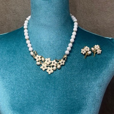 Vintage White Floral Necklace Earring Set Gold Tone Beaded Retro Jewelry