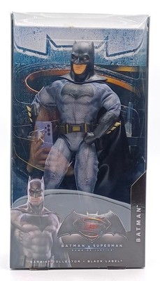 2015 Batman v Superman Barbie Puppe / Dawn of Justice Batman / Mattel DGY04 NrfB