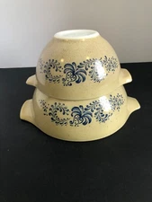 VTG Pyrex HOMESTEAD Nesting Cinderella Mixing Bowls 442 (1.5qt) 441 (1.5pt) EUC