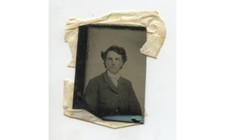 TINTYPE STUDIO PORTRAIT MAN W/ LIGHT COLORED EYES + DARK HAIR, 1/16 PLATE