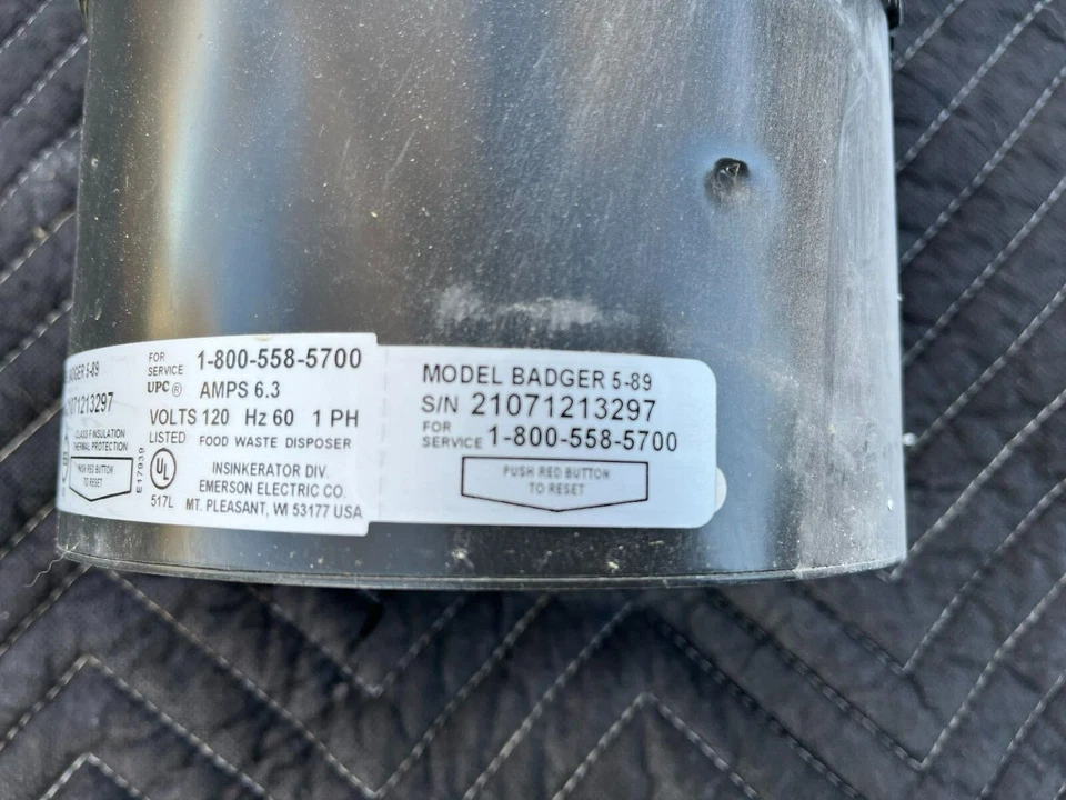 Disparador de residuos de alimentos Insinkeratore modelo bacadora 5-89 5-gl 1/2 HP voltios 120 Hz 60 Foto 3 de 4