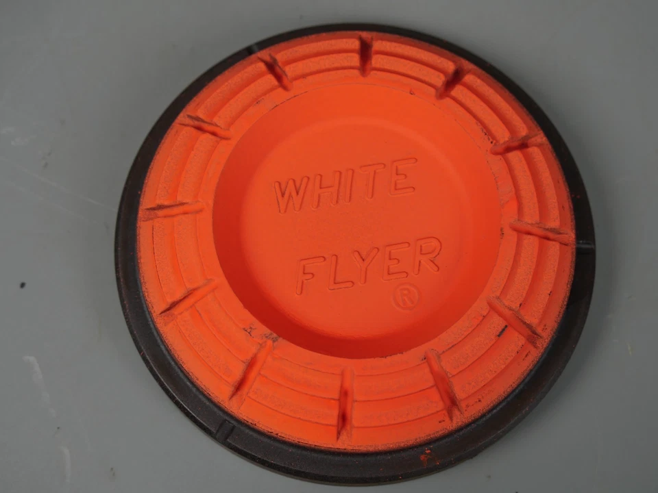 Blanco Flyer Naranja Arcilla Objetivos 15CT Hecho en EE. UU. Objetivos de arcilla Skeet Foto 2 de 4
