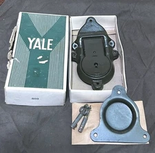 Yale NOS WW2 US Military Trunk Footlocker Lock with keys and hardware in box