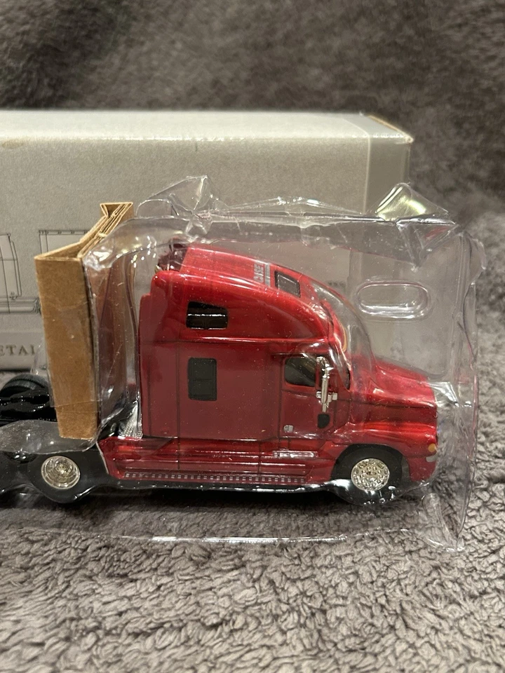NEW SPECCAST Case IH 1/64 Freightliner  #ZJD-762 - Image 3 of 4