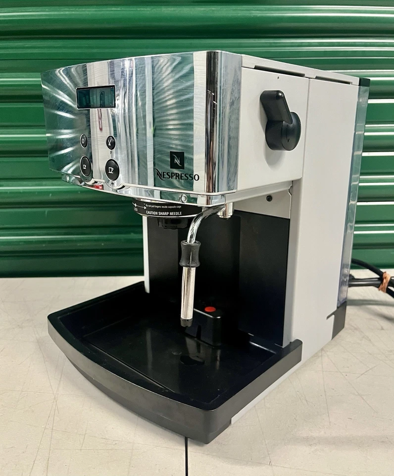 Máquina de café comercial de aço inoxidável Nespresso tipo D300 condição de funcionamento - Imagem 3 de 4