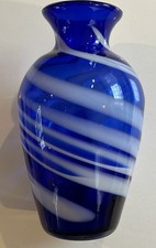 ART GLASS COBALT BLUE WHITE SWIRL MURANO STYLE FLOWER DECORATIVE VASE Handblown