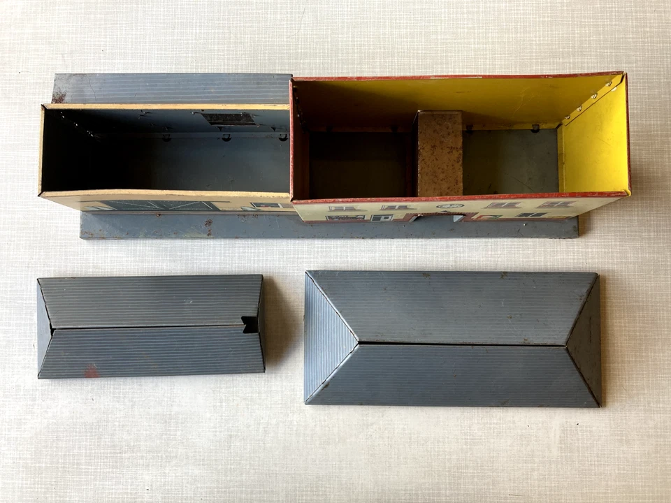 Bahnhof (alt) - Güterabfertigung - Spur H0 – BUB – Blech 1950er/60er - bespielt - Bild 3 von 4