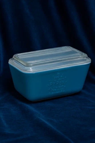 Pyrex 502-B Vintage Blue Refrige Dish w/ Lid, Primary Collection 1  1/2 Cups