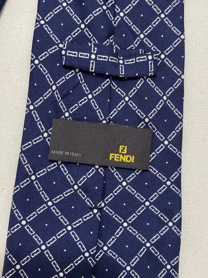 Corbata de seda azul FENDI. Patrón geométrico. M en Italia. Ex Con Foto 2 de 4