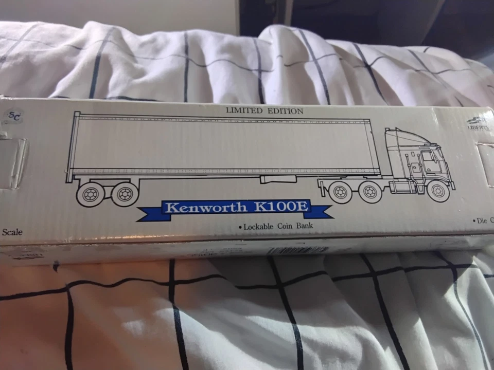 Banco de semirremolque y remolque Kenworth K100E escala 1/64 raro frito lay con llave Foto 4 de 4