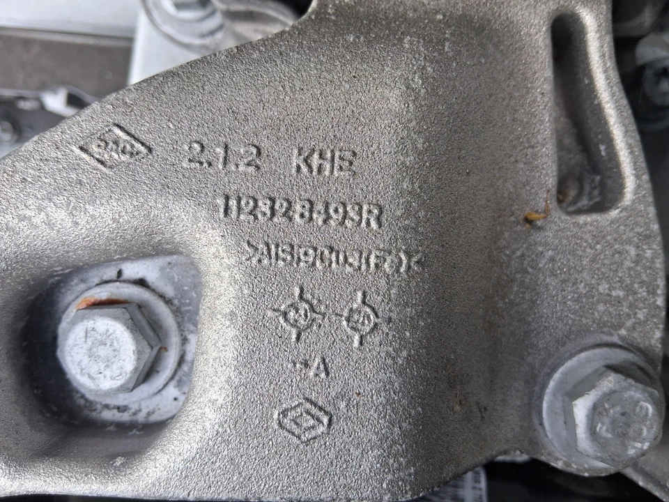 2024 RENAULT TRAFIC X82 2.0 DIESEL OSF DRIVER SIDE FRONT ENGINE MOUNT 112328493R — 第 3/4 张图片