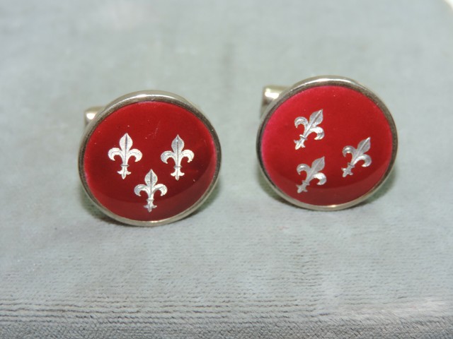 Rosso Smalto Giglio Crest Rotondo Vintage Gemelli Prodotto IN Francia CL 23 Rosso Smalto Giglio Crest Rotondo Vintage Gemelli Prodotto IN Francia CL 23