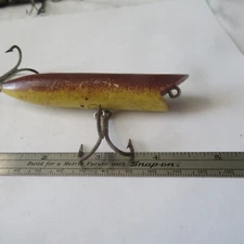 FISHING LURE UNKNOWN 4" VINTAGE WOOD   NO EYES  OPEN RED MOUTH  GREEN & WHITE